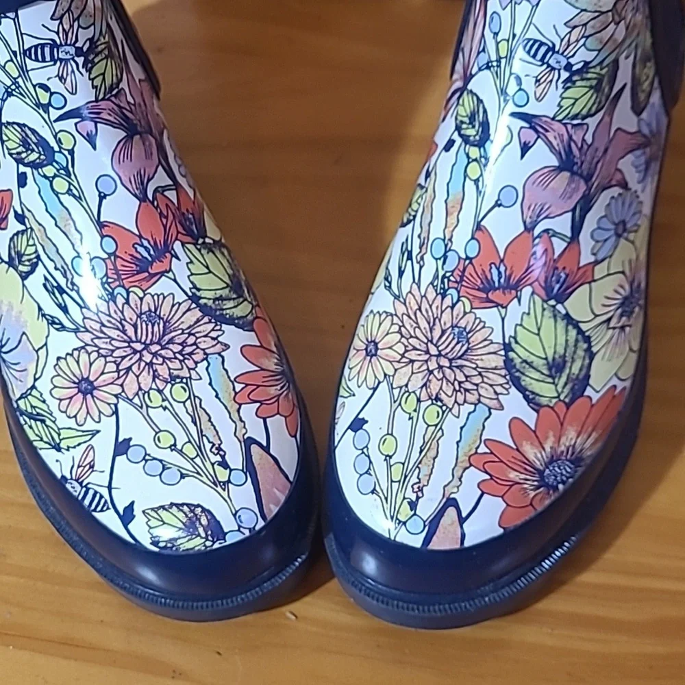 SakRoots Waterproof Floral Rain Booties 💐🌻🌷🌼🌹🌸 - Picture 5 of 10